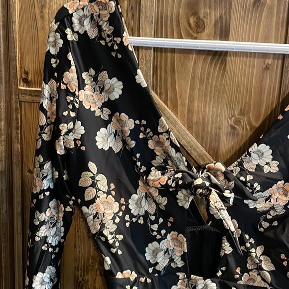 Seafolly
Splendor Long Sleeve Surfsuit - Picture 4 of 11